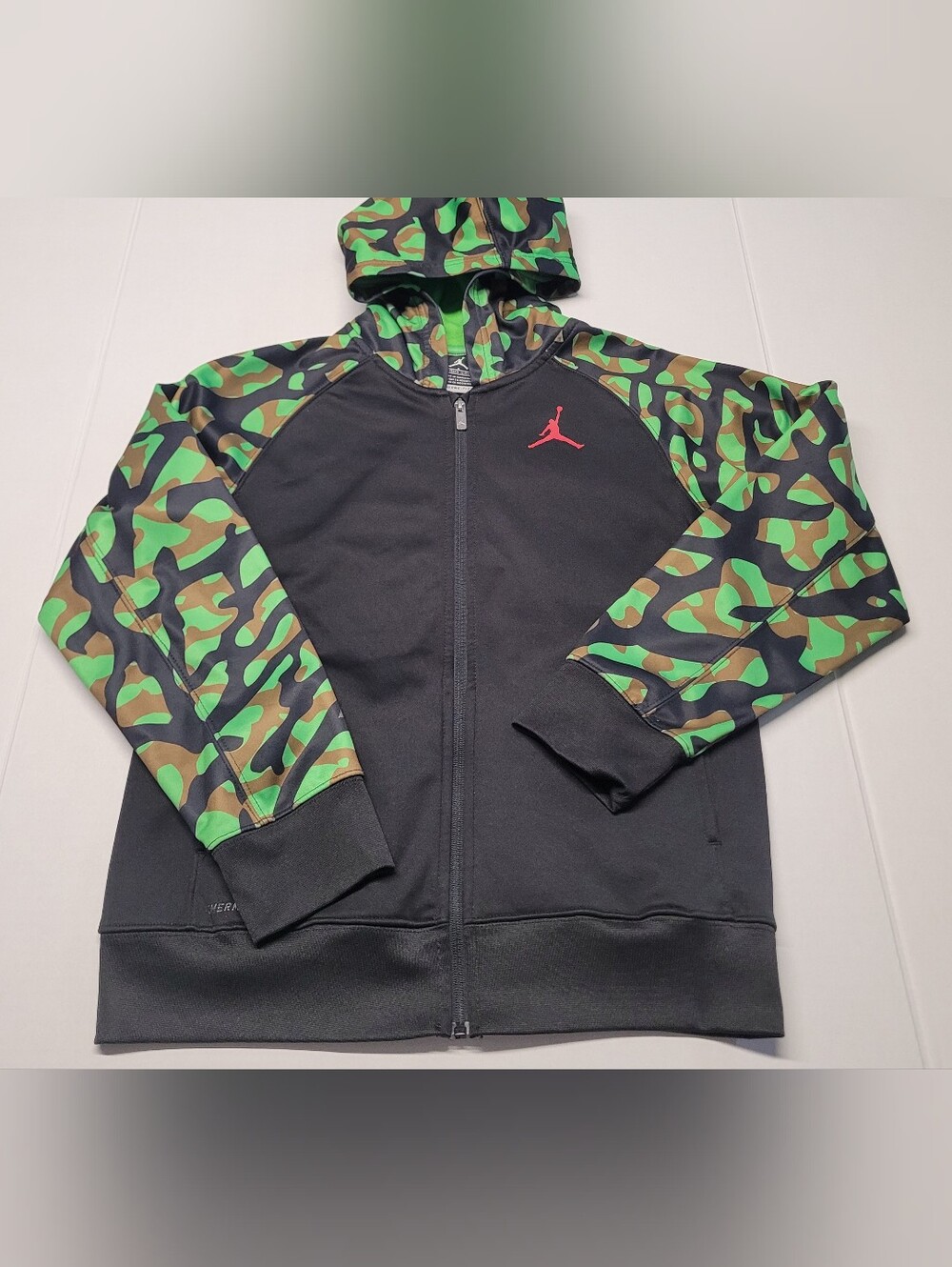Jordan Thermal-FIT full fit hoodie sweater color black camo red